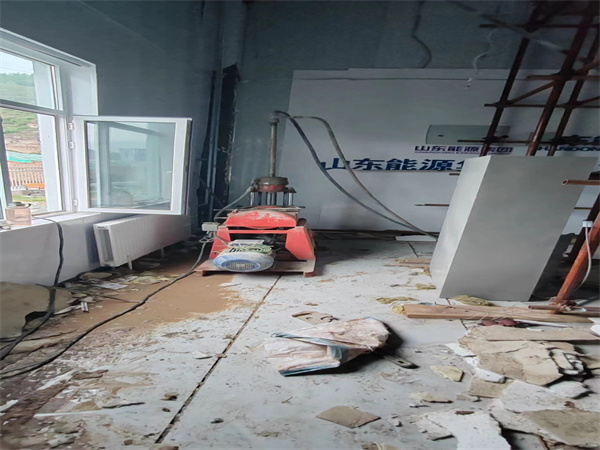 新荣地基基础下沉墙体裂缝加固注浆顶升施工